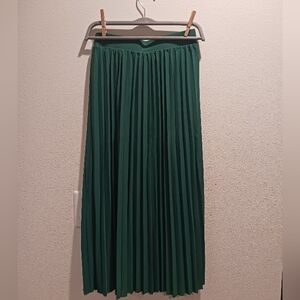 Elegant Green Pleated Skirt